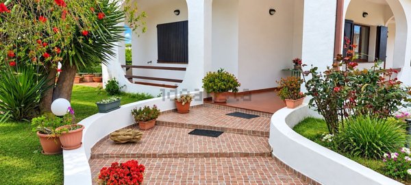 casa indipendente in vendita a Carbonia in zona Cortoghiana