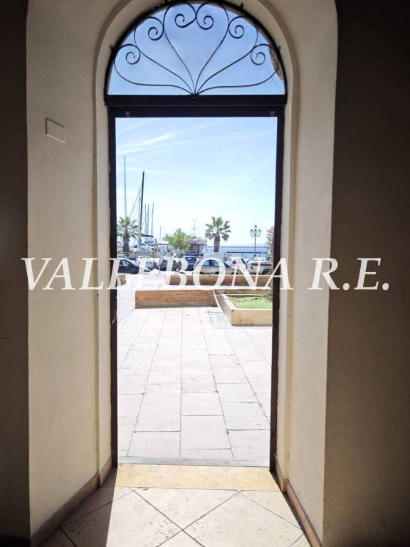 locale commerciale in vendita a Carloforte