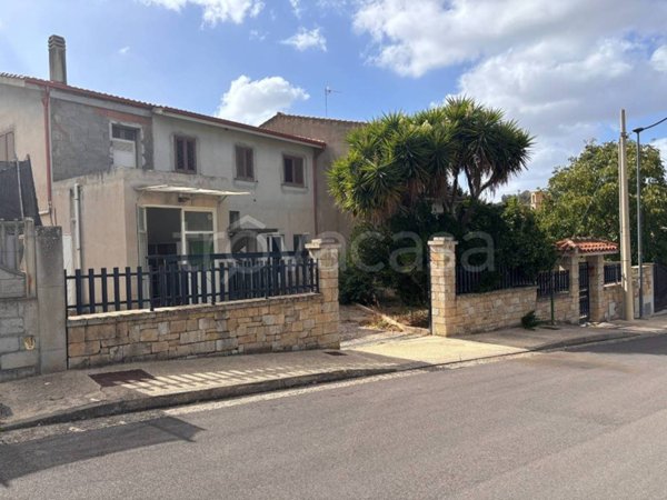 casa indipendente in vendita a Collinas