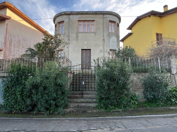 casa indipendente in vendita a Collinas