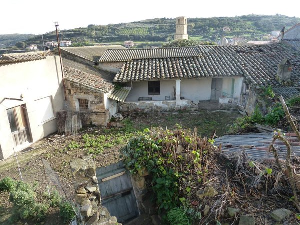 casa indipendente in vendita a Collinas