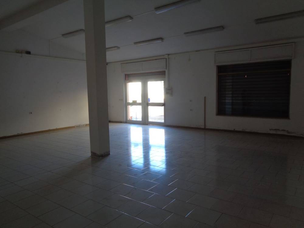 locale commerciale in vendita a Decimoputzu