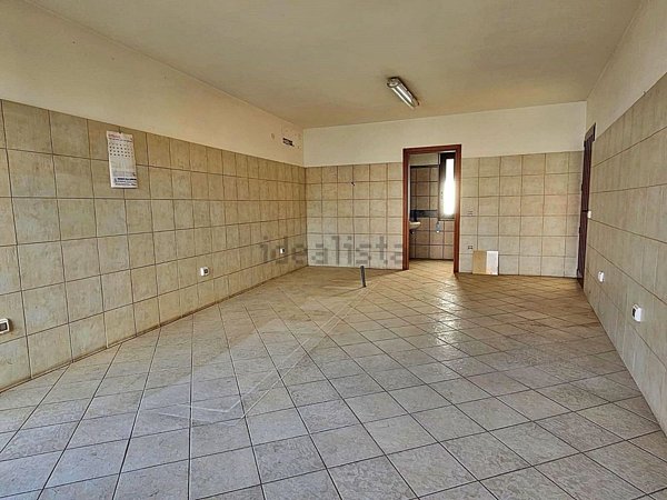 locale commerciale in vendita a Decimoputzu