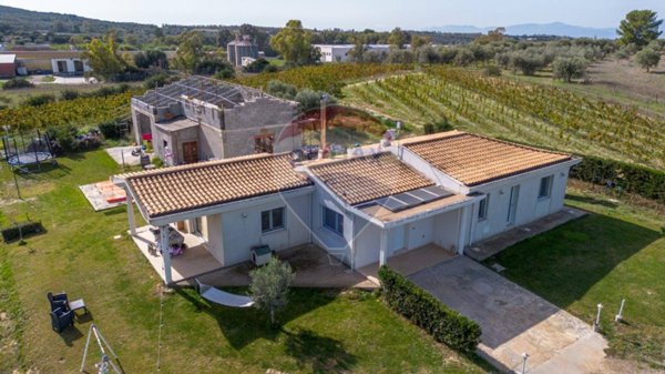casa indipendente in vendita a Dolianova