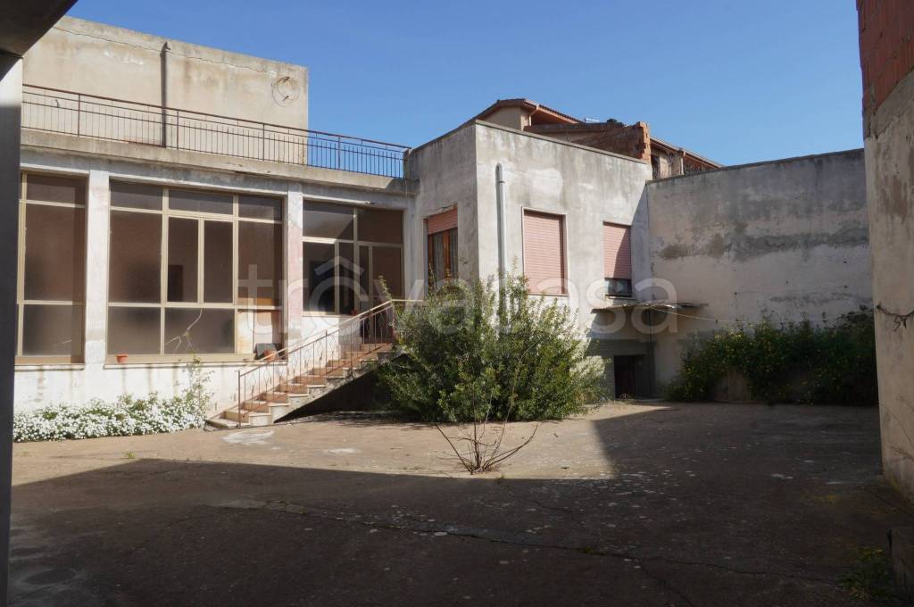 casa indipendente in vendita a Dolianova