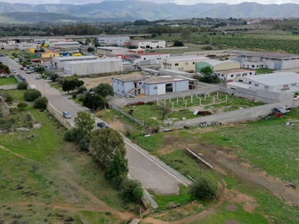 locale commerciale in vendita a Dolianova