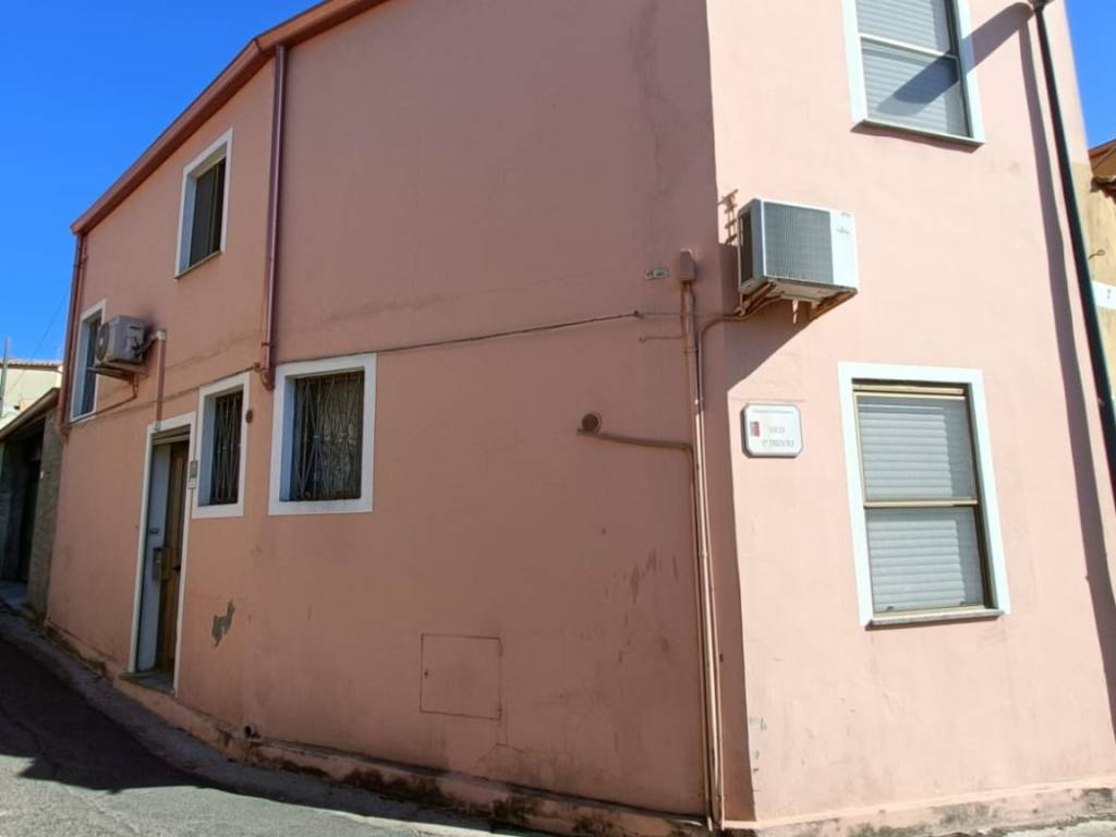 casa indipendente in vendita a Dolianova