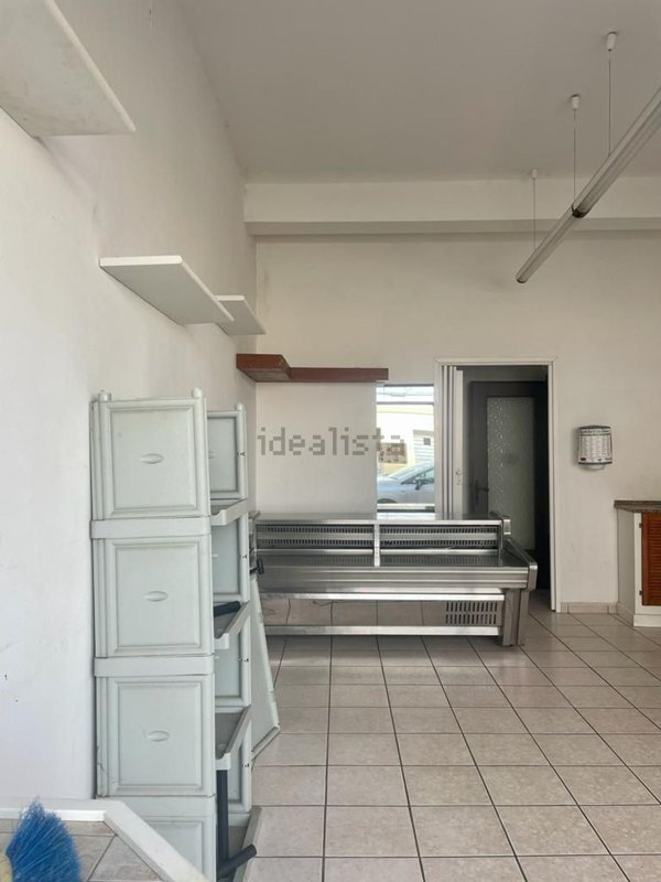 locale commerciale in vendita a Dolianova