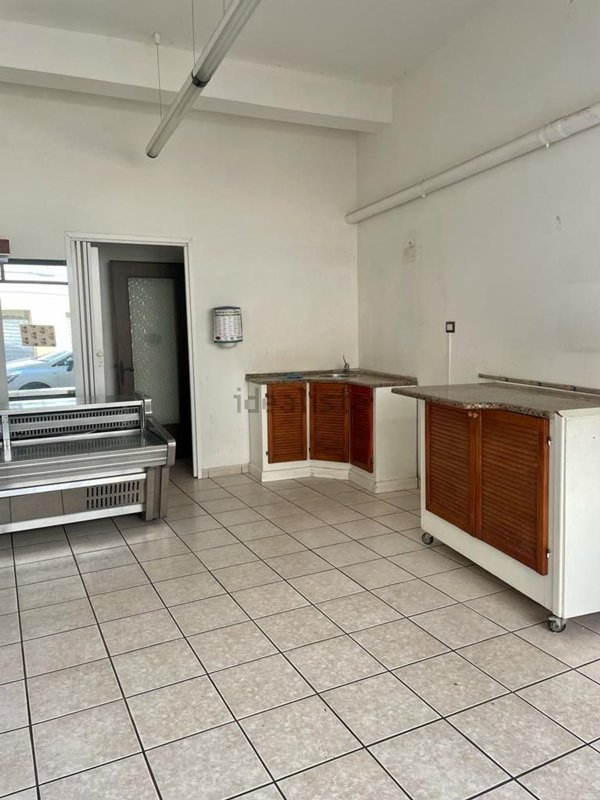 locale commerciale in vendita a Dolianova