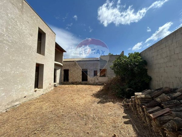 casa indipendente in vendita a Dolianova