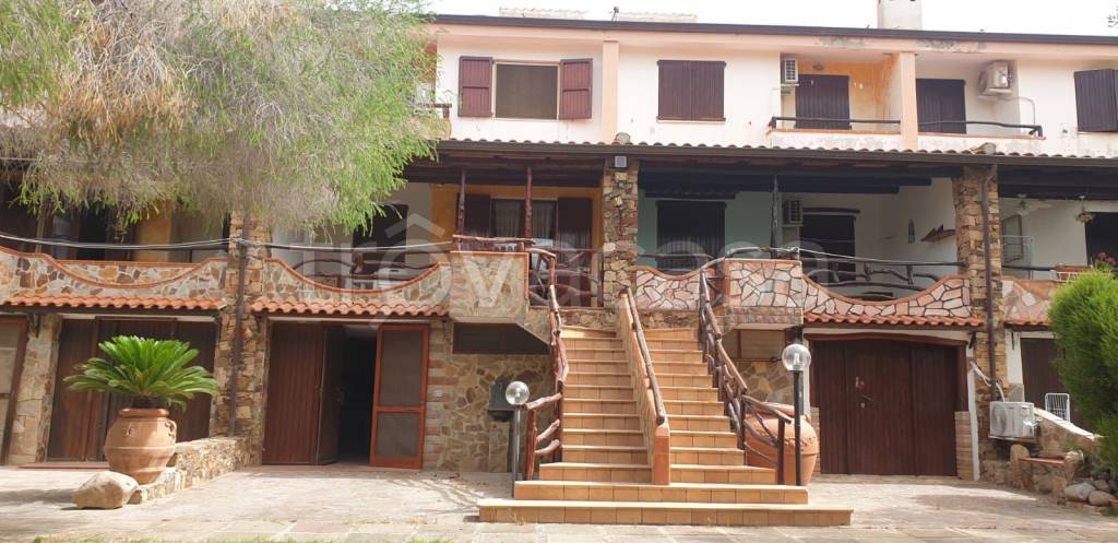 casa indipendente in vendita a Domus de Maria in zona Chia