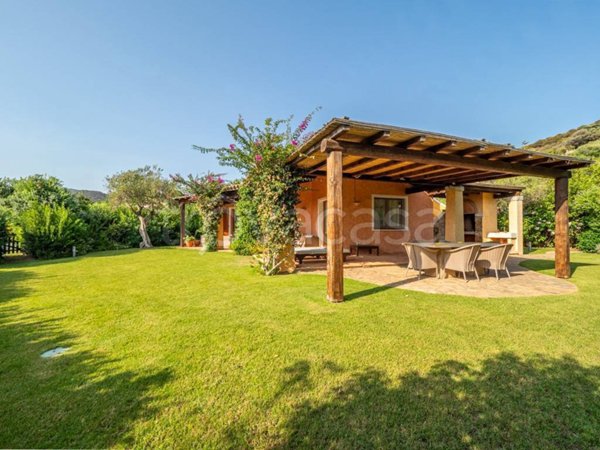 casa indipendente in vendita a Domus de Maria in zona Chia