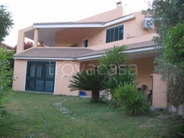 casa indipendente in vendita a Domus de Maria in zona Chia