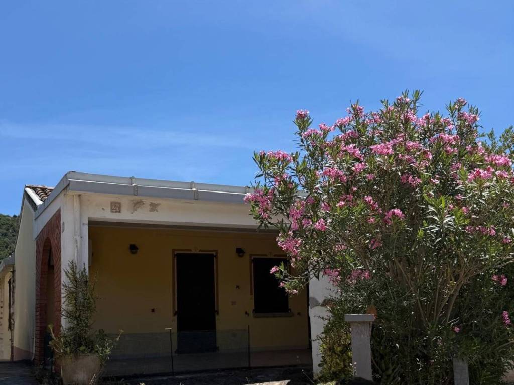 casa indipendente in vendita a Domus de Maria