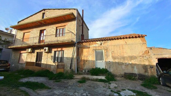 intera palazzina in vendita a Fluminimaggiore