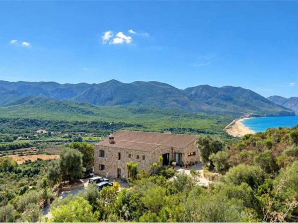 intera palazzina in vendita a Fluminimaggiore in zona Portixeddu