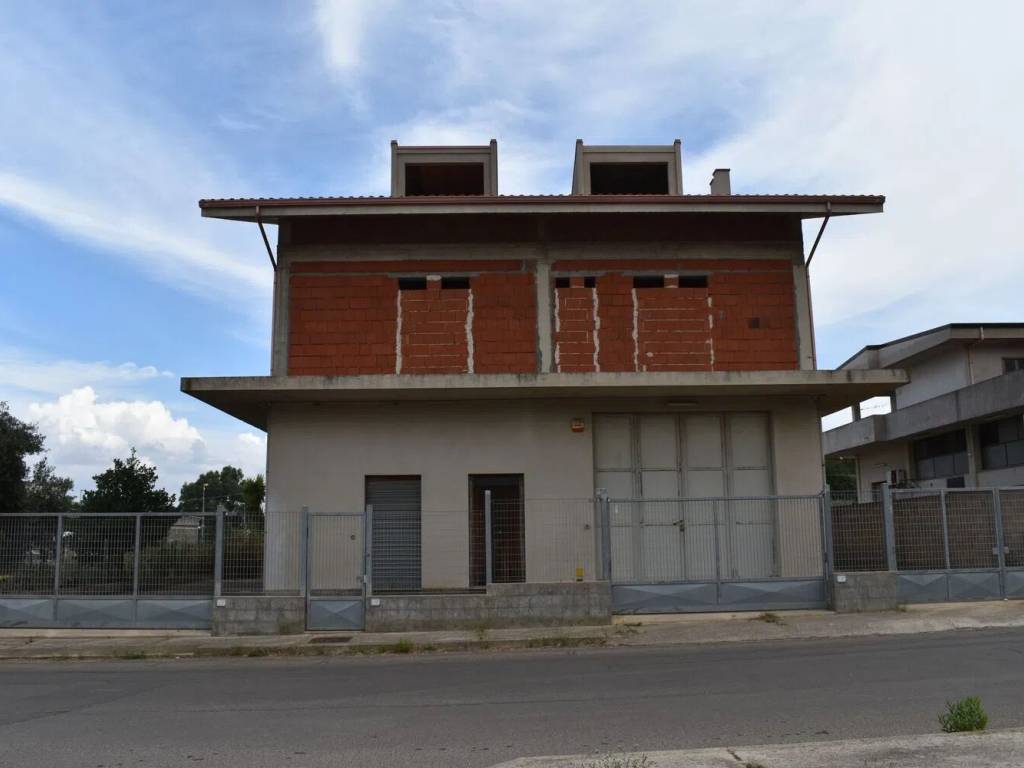 locale commerciale in vendita a Gonnosfanadiga