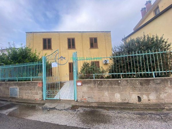 esavano in vendita a Gonnosfanadiga