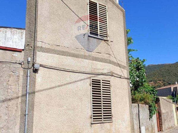 casa indipendente in vendita a Gonnosfanadiga
