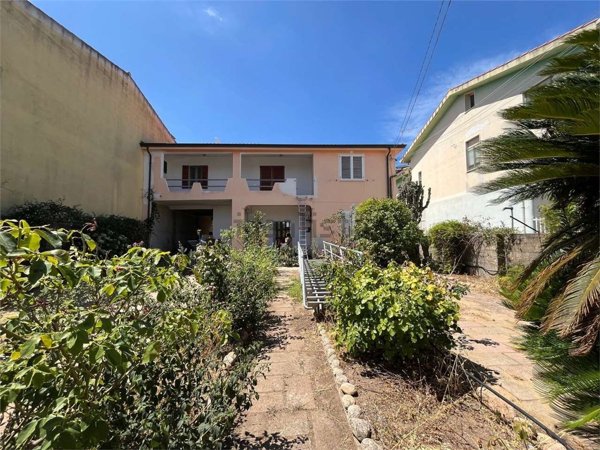 casa indipendente in vendita a Gonnosfanadiga