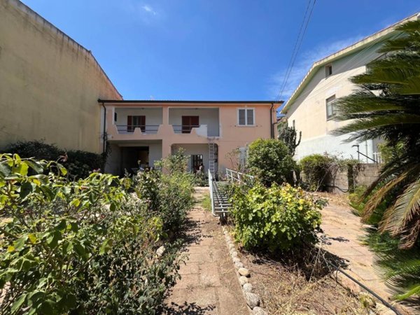 casa indipendente in vendita a Gonnosfanadiga