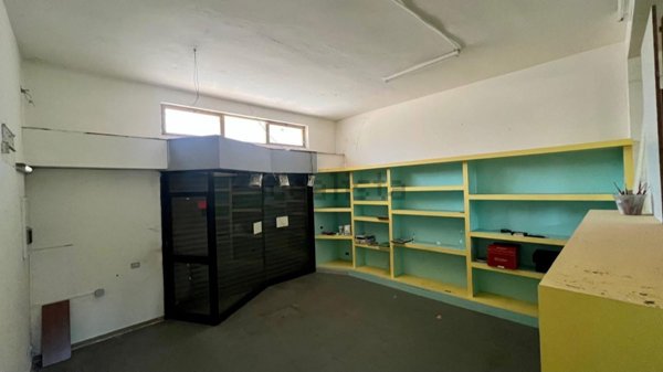 locale commerciale in vendita a Guspini