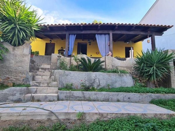casa indipendente in vendita ad Iglesias in zona Nebida