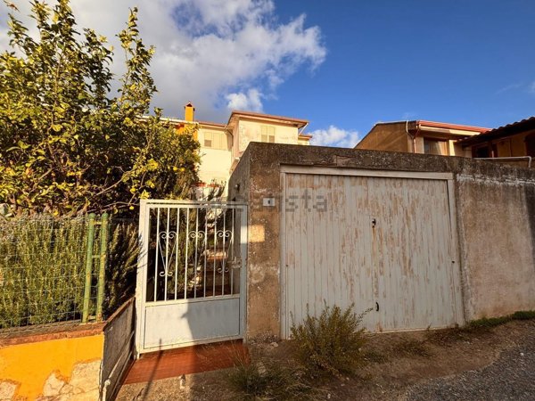 casa indipendente in vendita ad Iglesias in zona Monteponi
