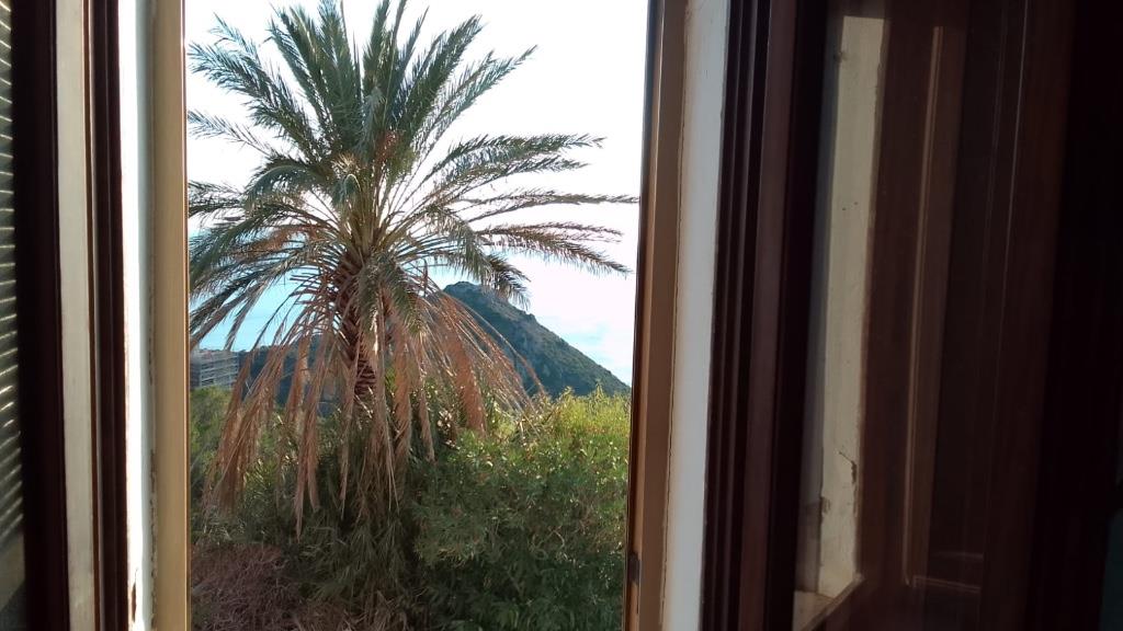 casa indipendente in vendita ad Iglesias in zona Nebida