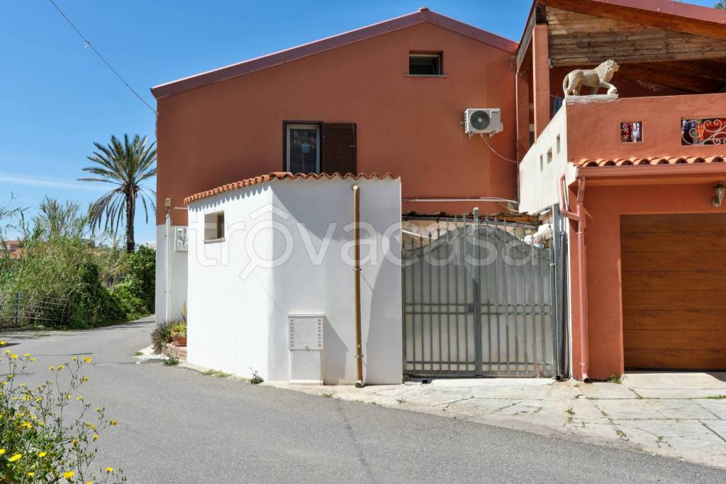 appartamento in vendita ad Iglesias in zona Masua