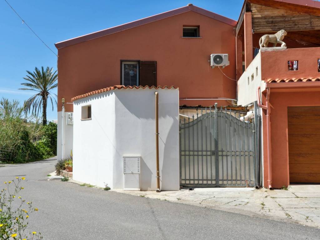 appartamento in vendita ad Iglesias in zona Nebida