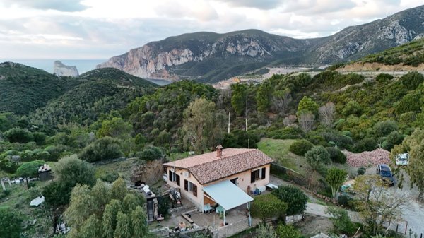 casa indipendente in vendita ad Iglesias in zona Nebida