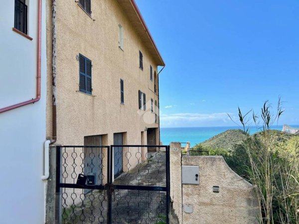 appartamento in vendita ad Iglesias in zona Nebida