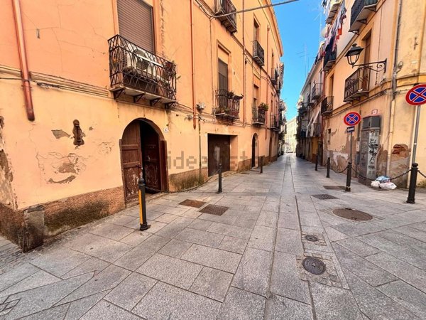 locale commerciale in vendita ad Iglesias