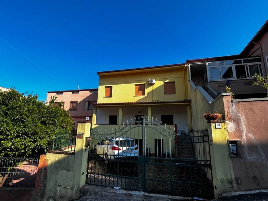 casa indipendente in vendita ad Iglesias in zona Monteponi