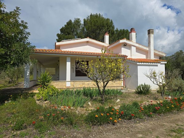 casa indipendente in vendita a Lunamatrona