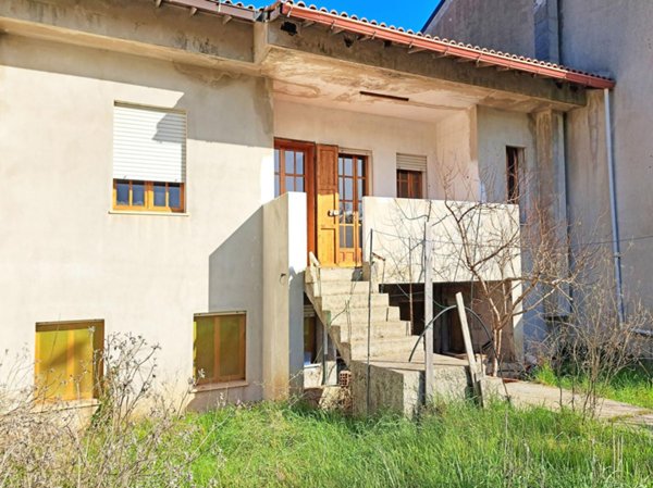 casa indipendente in vendita a Lunamatrona