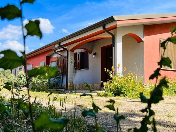 appartamento in vendita a Masainas in zona Is Solinas