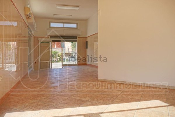 locale commerciale in vendita a Monastir