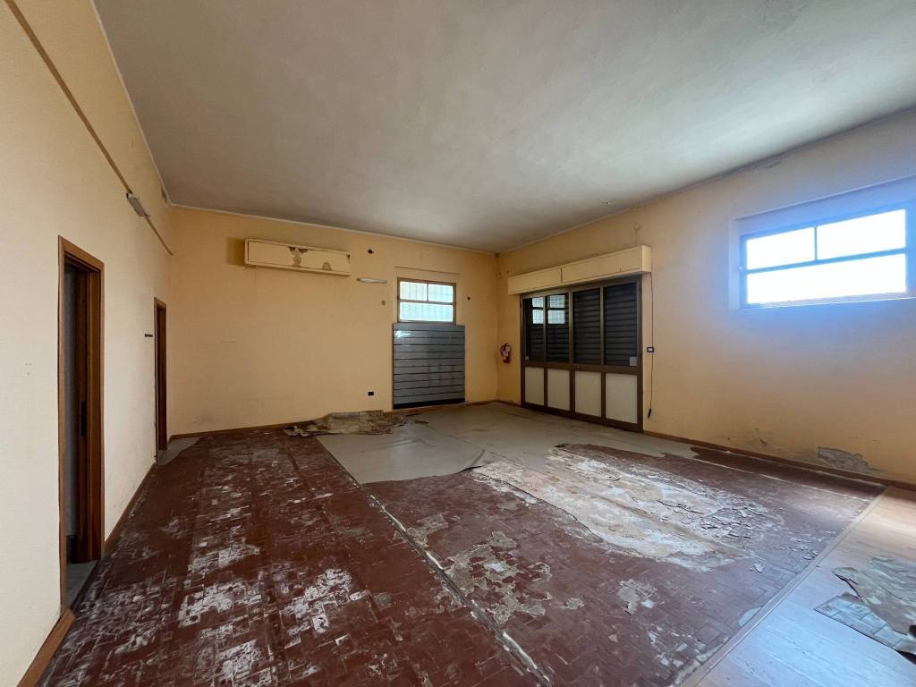 negozio in vendita a Monastir