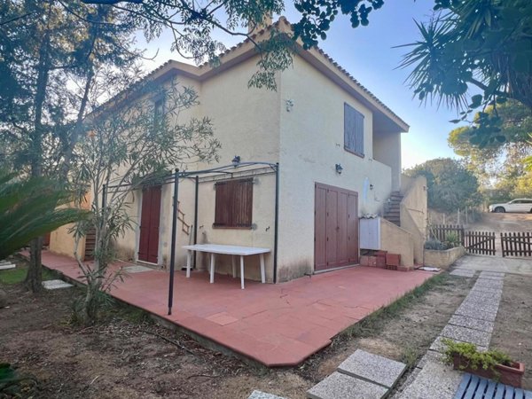 casa indipendente in vendita a Muravera in zona Feraxi