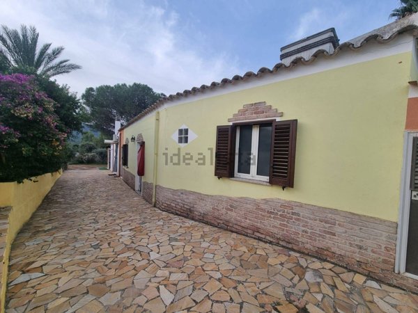 casa indipendente in vendita a Piscinas