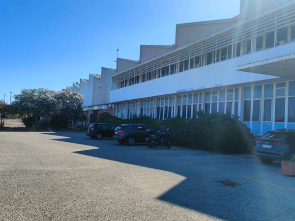 locale commerciale in vendita a Portoscuso in zona Portovesme