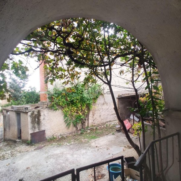 casa indipendente in vendita a San Basilio