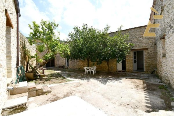 casa indipendente in vendita a San Basilio