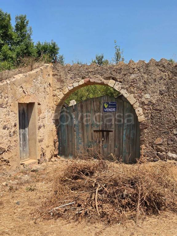 casa indipendente in vendita a San Giovanni Suergiu in zona Is Urigus