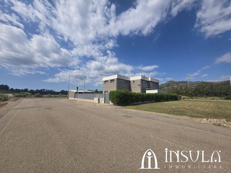 intera palazzina in vendita a San Giovanni Suergiu in zona Is Loccis