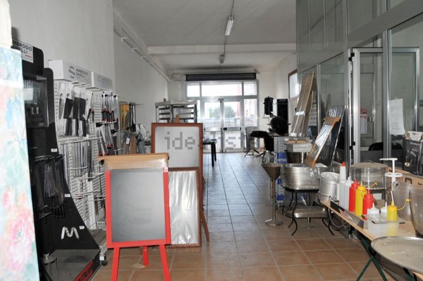 capannone in vendita a San Sperate