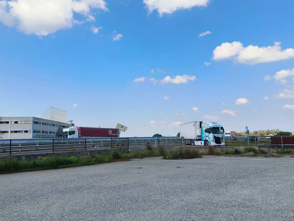 locale commerciale in vendita a San Sperate