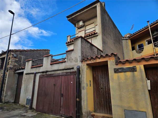 esavano in vendita a San Vito